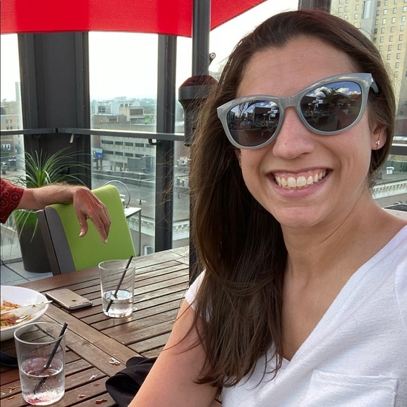 Meet your Posher, Lillian - Picture 1 of 1